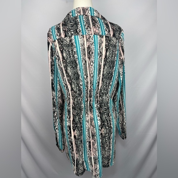 NY Collection animal print hook & eye half closure blouse women’s size M - Picture 6 of 13